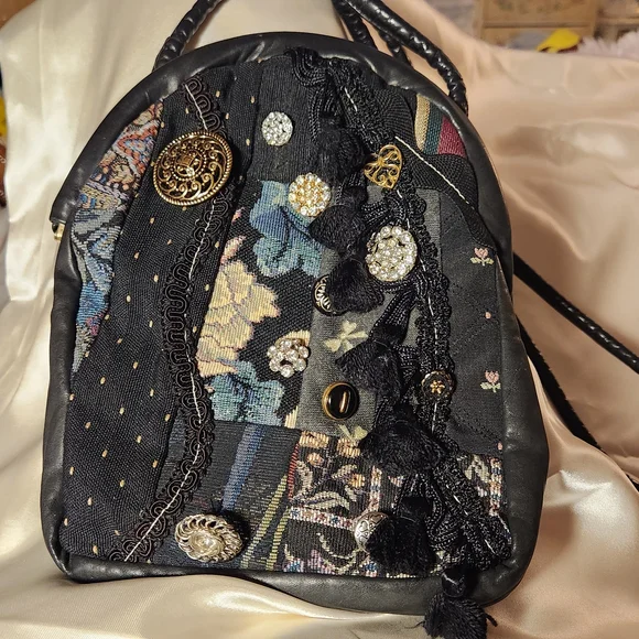 Chic Black Embellished Crossbody Bag - Picture 8 of 9